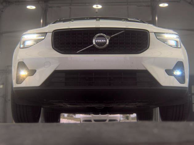 Used 2026 Volvo XC40 B5 Plus AWD/4WD image 3