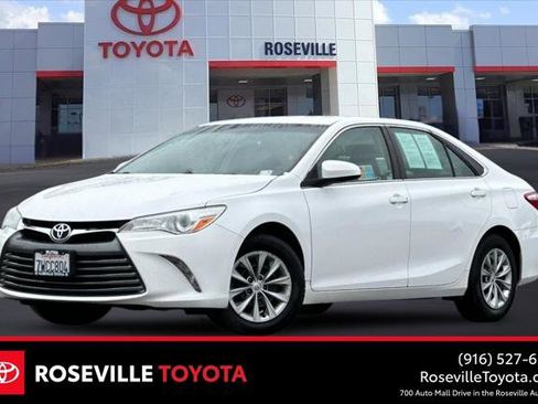 Certified 2017 Toyota Camry LE image 1