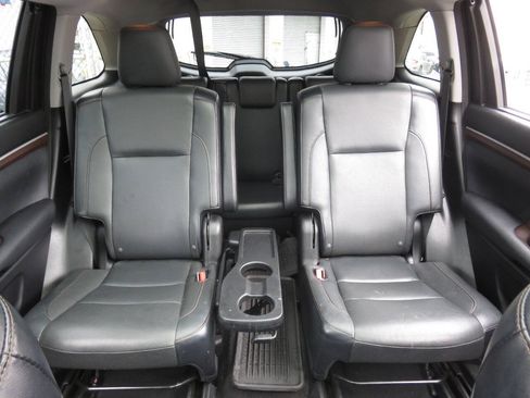 Used 2015 Toyota Highlander Limited Platinum AWD/4WD image 25