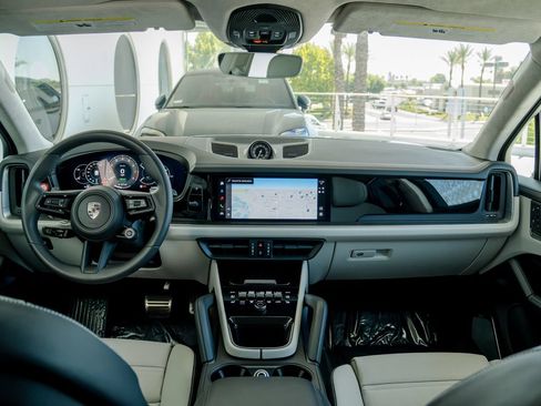 New 2025 Porsche Cayenne Turbo AWD/4WD image 15