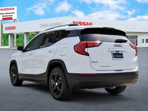 Used 2021 GMC Terrain SLE w/ Driver Convenience Package image 3