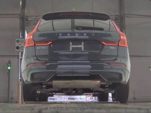 Used 2025 Volvo XC60 B5 Plus image 13