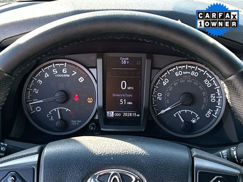 Used 2018 Toyota Tacoma TRD Sport image 14