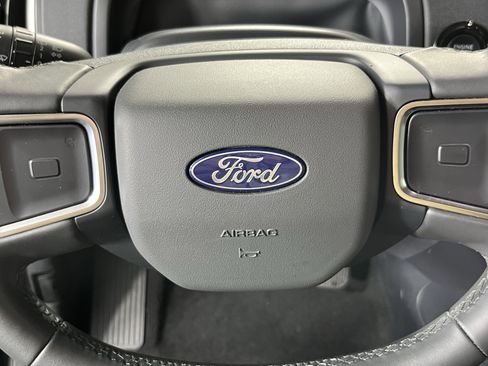 Used 2025 Ford Expedition Active image 17