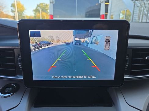 Used 2022 Ford Explorer XLT w/ Equipment Group 202A image 22