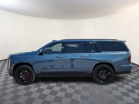 Used 2025 Cadillac Escalade ESV Sport Platinum AWD/4WD image 2
