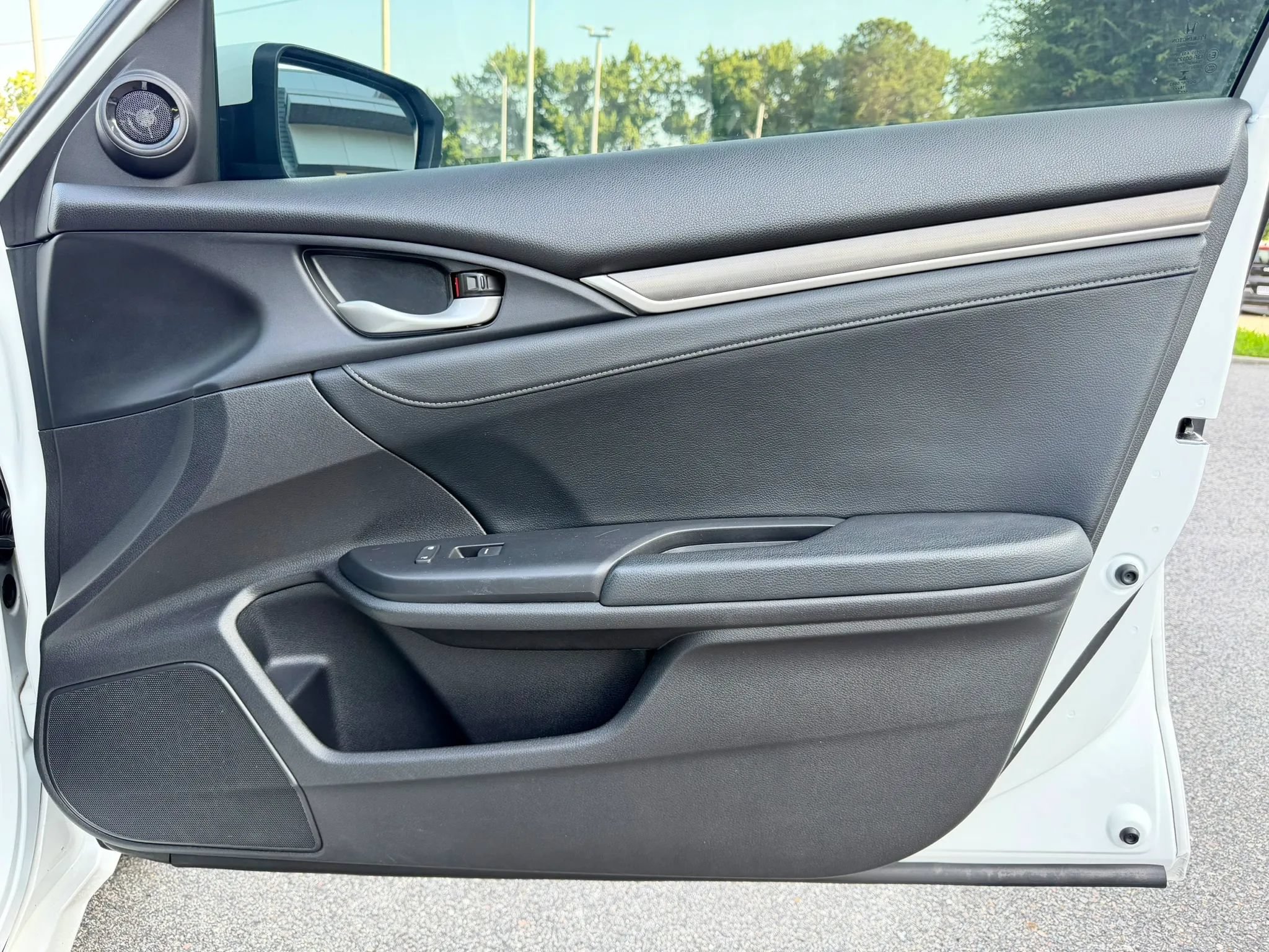 Used 2020 Honda Civic EX-L image 25