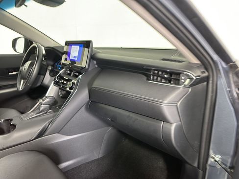 Used 2024 Toyota Venza LE AWD/4WD image 24
