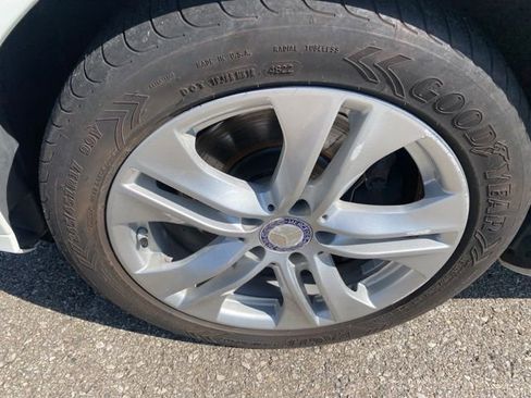 Used 2011 Mercedes-Benz E 350 4MATIC Sedan image 34