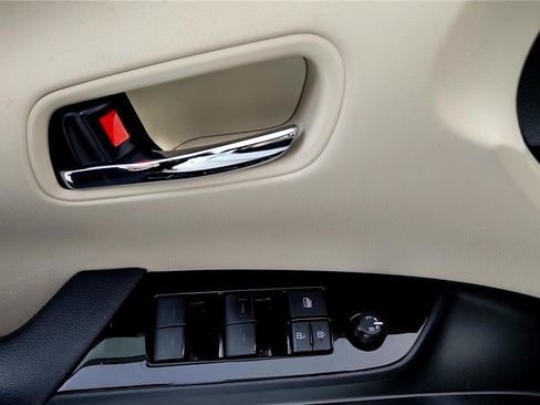 Certified 2019 Toyota Prius XLE image 23