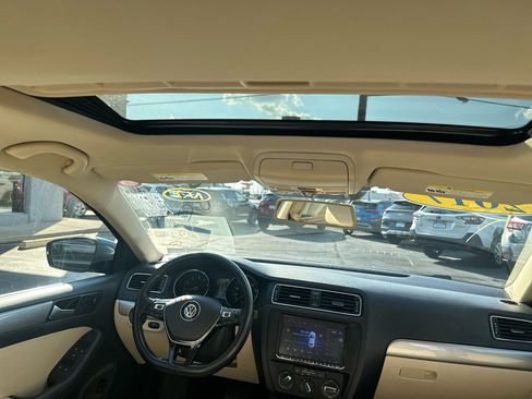 Used 2017 Volkswagen Jetta SE image 23