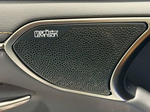 Used 2025 Lexus ES 300h Ultra Luxury image 16