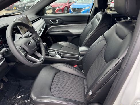 Used 2025 Jeep Compass Latitude AWD/4WD image 28