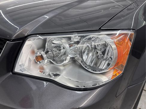 Used 2019 Dodge Grand Caravan SE FWD image 31