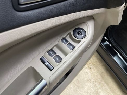 Used 2017 Ford Escape SE image 19