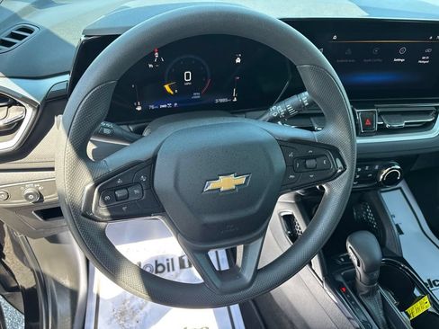 Used 2025 Chevrolet TrailBlazer LT AWD/4WD image 22