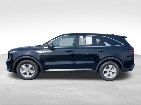 Used 2026 Kia Sorento LX FWD image 2