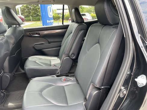 Used 2021 Toyota Highlander Limited AWD/4WD image 12
