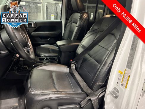Used 2019 Jeep Wrangler Unlimited Sahara w/ Dual Top Group AWD/4WD image 13