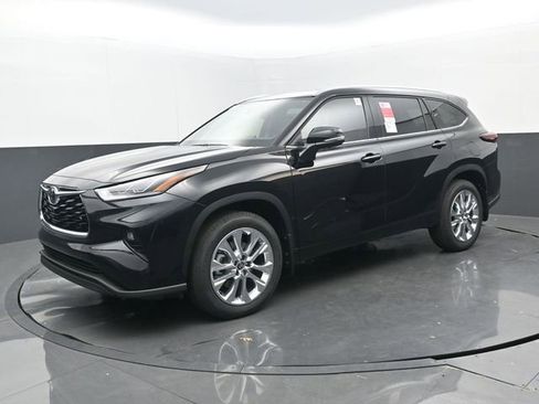 Used 2026 Toyota Highlander Limited image 24