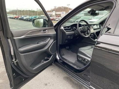 Used 2024 Jeep Grand Cherokee Limited 4xe w/ Luxury Tech Group II AWD/4WD image 18