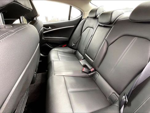 Used 2025 Genesis G70 2.5T image 19