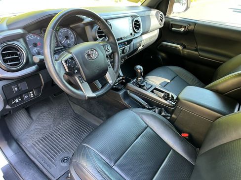 Used 2021 Toyota Tacoma TRD Off-Road w/ TRD Premium Off Road Package AWD/4WD image 10