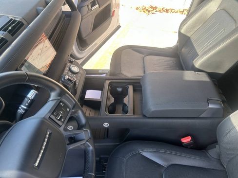 Used 2022 Land Rover Defender 90 X-Dynamic S image 22