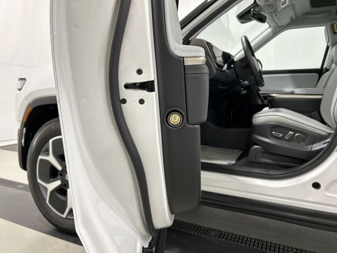 Used 2023 Rivian R1S Adventure AWD/4WD image 32