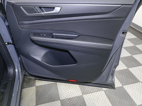 Used 2025 Volkswagen Atlas Cross Sport SEL R-Line image 24