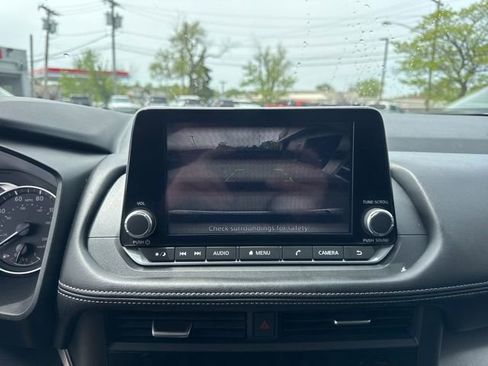 Used 2025 Nissan Rogue SV AWD/4WD image 15