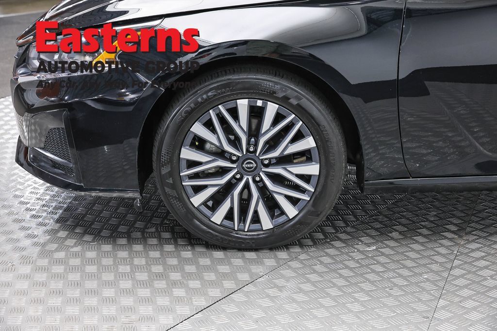 Used 2025 Nissan Altima 2.5 SV FWD image 32