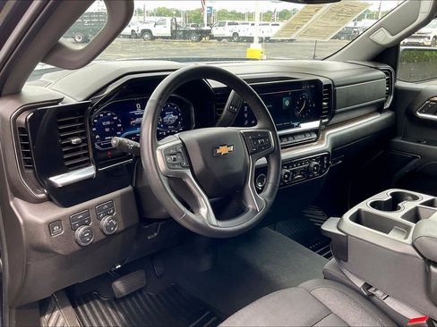 Used 2023 Chevrolet Silverado 1500 LT AWD/4WD image 15