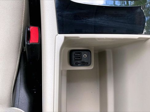 Used 2019 Buick Regal Preferred w/ Sights and Sounds Package image 18