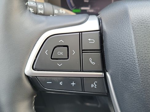 Certified 2025 Toyota Highlander Platinum AWD/4WD image 24