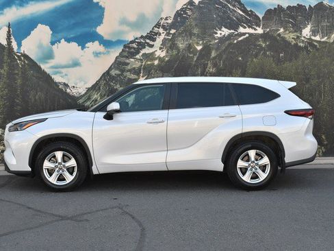 Certified 2025 Toyota Highlander LE AWD/4WD image 7