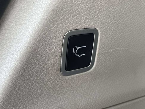 Certified 2023 Chrysler Pacifica Touring-L FWD image 41