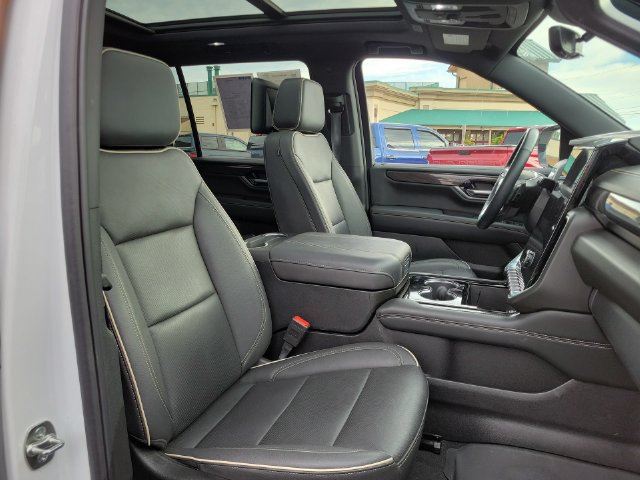 Used 2025 GMC Yukon XL Elevation w/ Elevation Premium Package AWD/4WD image 34