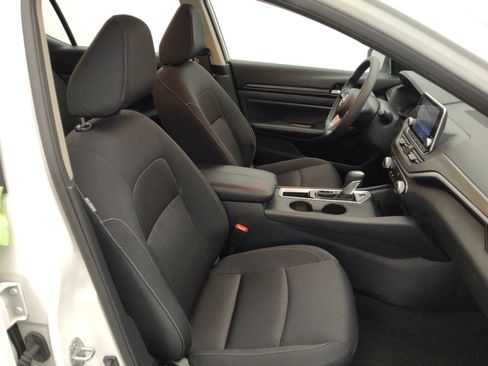 Used 2025 Nissan Altima 2.5 SV FWD image 21