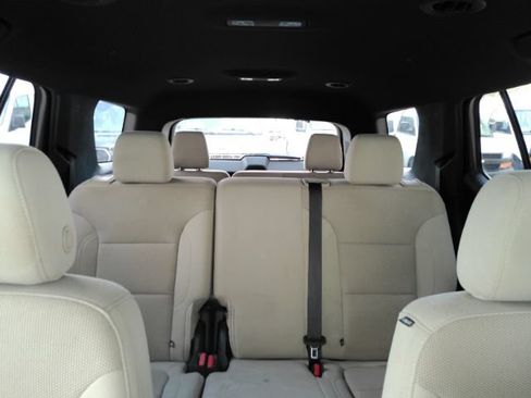 Used 2022 Chevrolet Traverse LS FWD image 31
