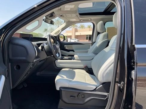 Used 2025 Ford Expedition Platinum AWD/4WD image 9