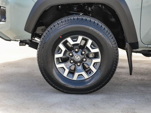 Certified 2023 Toyota Tacoma TRD Off-Road AWD/4WD image 11