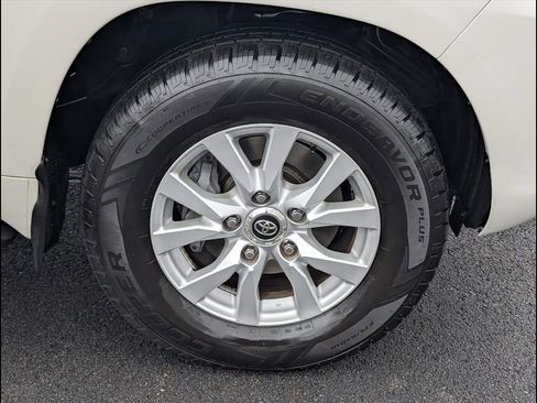 Used 2016 Toyota Land Cruiser image 23