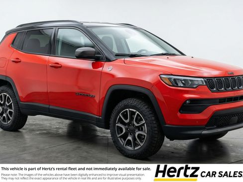Used 2025 Jeep Compass Trailhawk AWD/4WD image 1