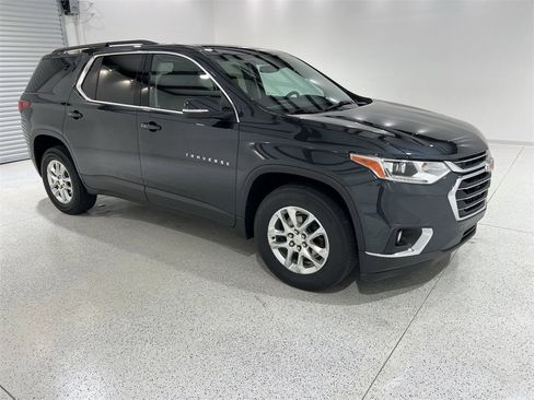Used 2021 Chevrolet Traverse LT image 7