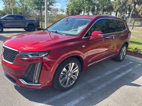 Used 2024 Cadillac XT6 Premium Luxury image 2