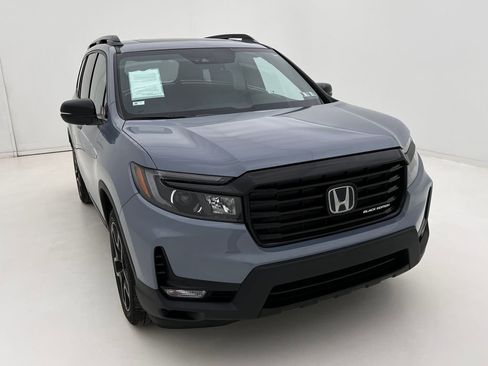 Used 2025 Honda Passport Black Edition image 3