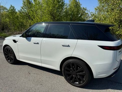 New 2026 Land Rover Range Rover Sport Dynamic SE AWD/4WD image 8
