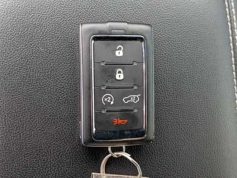 Used 2023 Jeep Grand Cherokee Altitude AWD/4WD image 33