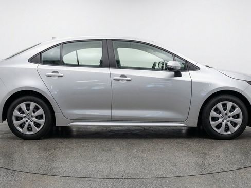 Used 2025 Toyota Corolla LE FWD image 11